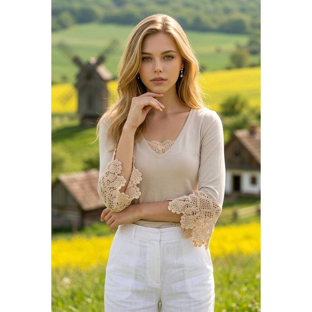 🔹️Newport News Tan 3/4 Embroidered Sleeve Vneck Top Small